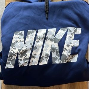 Men’s Nike sweatshirt.